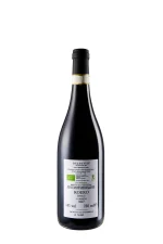 wird der „Gorrini” aus dem Hause Deltetto nur mit handgepflückten Nebbiolo Trauben aus dem gleichnamigen Rebberg in Santo Stefano Roero gekeltert. Das piemontesische Bio-Weingut aus der nahegelegenen Ortschaft Canale bringt mit diesem Roten den fruchtig-frischen Charakter der Rebsorte hervor - obwohl der Wein ganze 18 Monate im großen Eichenfass heranreift. Das weiche Tannin und die ausgewogene blumig-fruchtige Aromen machen den „Gorrini” zu einem vielfachen Essensbegleiter