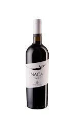 „Naca” leitet sich aus dem altgriechischen Wort für Wiege ab und bezieht sich auf die Heimat dieser einzigartigen Rebsorte. Die Primitivo Traube kommt aus dem süditalienischen Apulien und gehört zu den wichtigsten Sorten der Region. Die Winzergenossenschaft Cantina San Marzano beweist mit ihrem Primitivo Naca